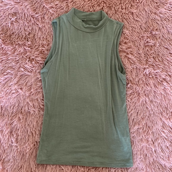 ⚡️Green Fitted Tank Top⚡️ - Picture 2 of 3